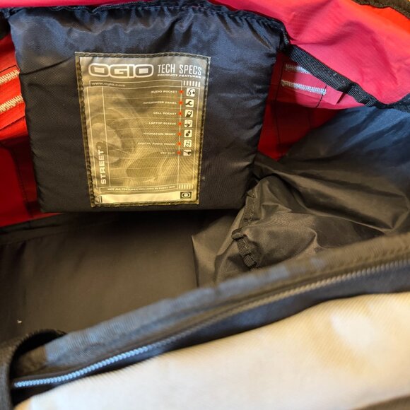 Ogio Street Series Duffle Bag  Vintage 22" X 10" X 10"  Red and Black Sports Bag - Picture 3 of 11
